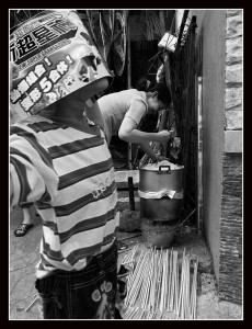 Cooking at Lantern making village in HCM (ISO400)